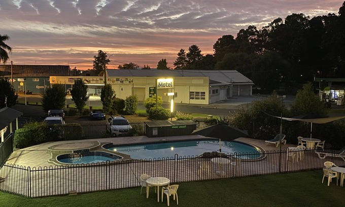 Gloucester Hotel | Bucketts Way Motel