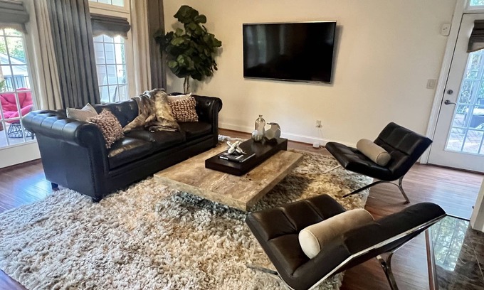 Buckhead House | Buckhead fenced N Gated Ensuited 6BD,8bath Estate, 5mins to shopping.Sleeps 12