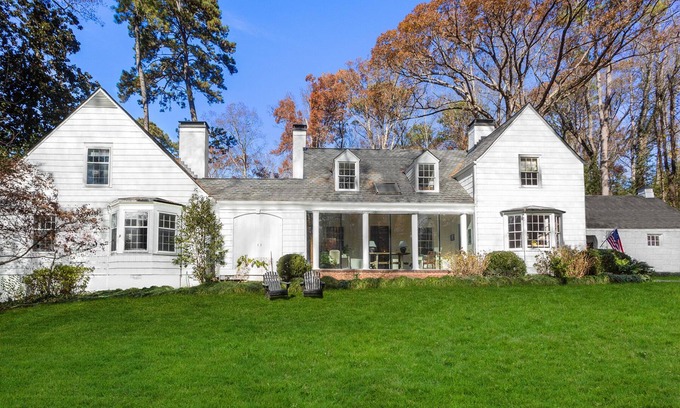 Buckhead House | Buckhead- Minutes from MBS & The Battery- Exclusive Neighborhood & Pet Friendly!