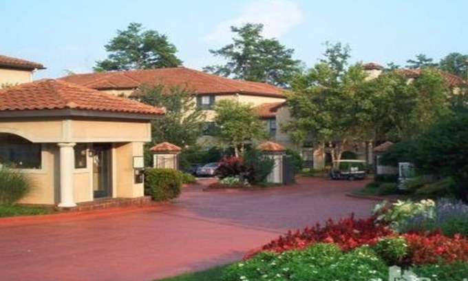 Buckhead Condo | Buckhead/phipps/Lenox furnished luxury 2/2 with office