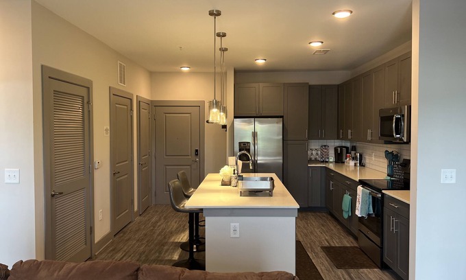 Lindridge-Martin Manor Apartment | Buckhead Retreat with full access to pool, roooftop, gym and parking garage.