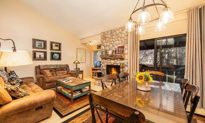 Moose Wilson Road Condo | Buckwheat 1823: 2Br+Loft- The Aspens- Renovated Western Design