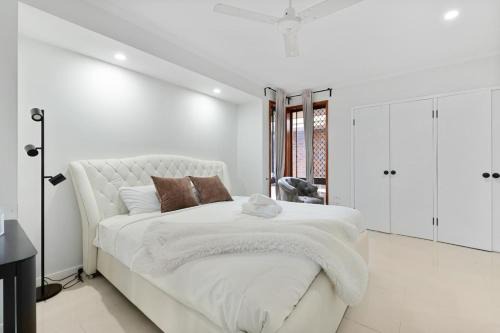 Robertson Apartment | Budget 1Bed Studio Near Top Malls and Transit