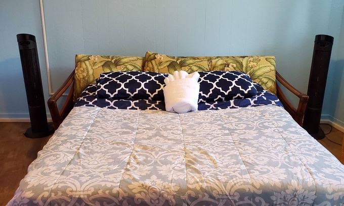 Wailuku Apartment | Budget Downtown Studio-E w/Queen Bed, Micro-Kitchen AC, WIFI & 4 free Streamers