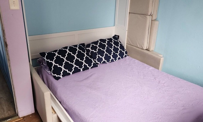 Wailuku Apartment | Budget Downtown Studio-F Queen/Twin Bunk Beds, AC, WIFI & 4 free Streamers!