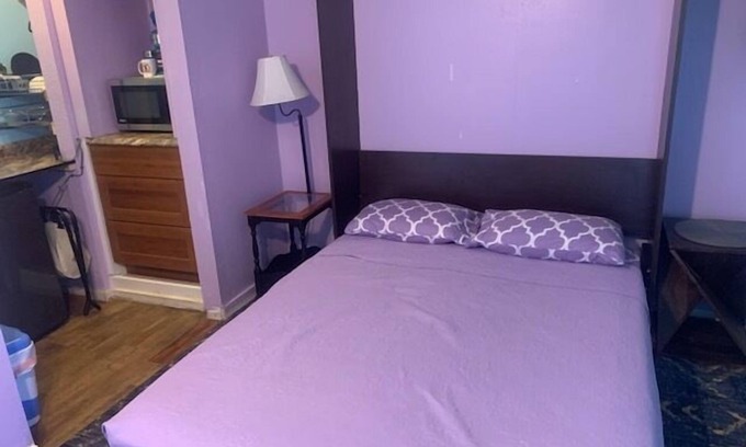 Wailuku Apartment | Budget Downtown Studio-I w/Queen Bed, Micro-Kitchen AC, WIFI & 4 free Streamers