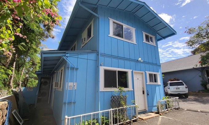 Wailuku Apartment | Budget Downtown Studio-K w/Queen Bed, Micro-Kitchen AC, WIFI & 4 free Streamers