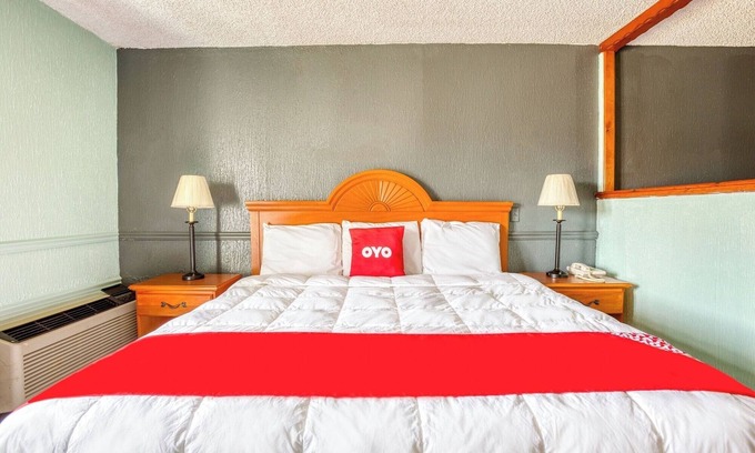 South Tulsa Hotel | Budget-Friendly Room w/King Bed Perfect for an Affordable Weekend Escape