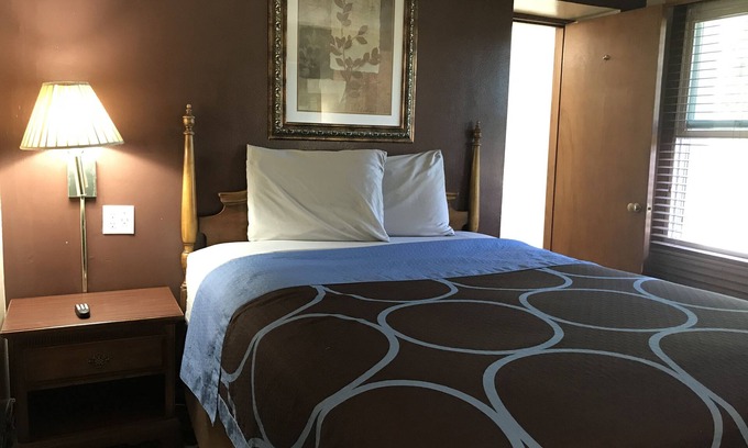 Marinette Hotel | Budget Inn Marinette