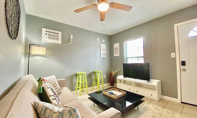 Central City House | Budget-PetFriendly+1BR+Central+Tiny+Affordable