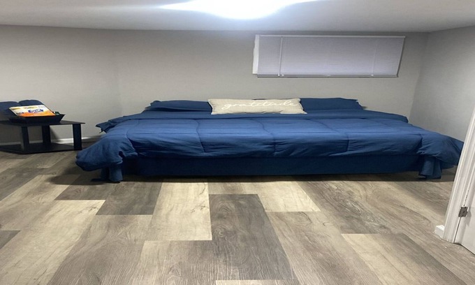 Newark Bed & Breakfast | Budget private Room G