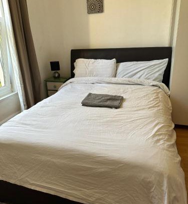 Sketty House | Budget Stay near Singleton Hospital 5