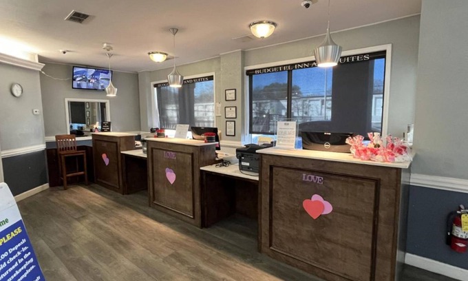 East Ridge Hotel | Budgetel Inn & Suites