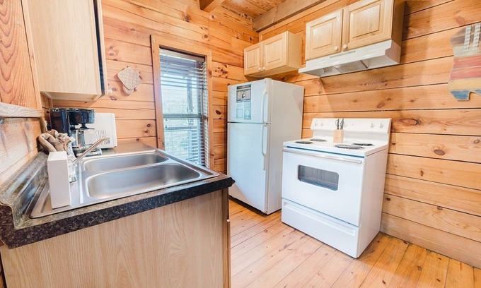 Townsend Cabin | Budro's Bungalow 2 Bedroom Cabin by RedAwning