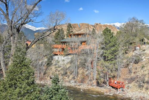 Buena Vista House | Buena Vista Retreat Steps To Arkansas River!
