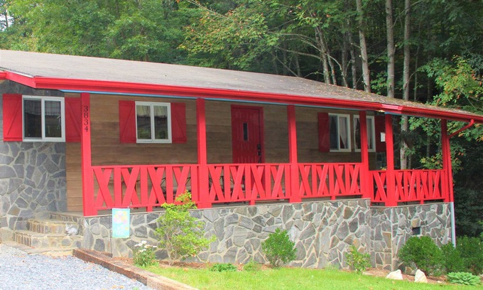 Clyde Cabin | Buffalo Creek Vacations: Hare Pin Inn