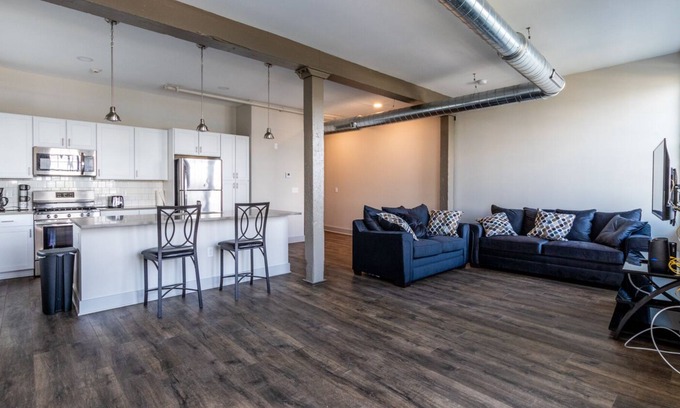Buffalo Apartment | Buffalo/Niagara Colossal Condo-Monthly rates