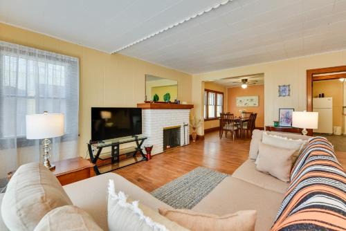 Buffalo House | Buffalo Vacation Rental about 8 Mi From Canalside!