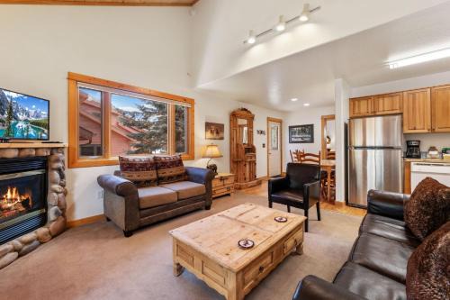 Fall River Estates Apartment | Bugle Pointe A08 by Estes Park Condos