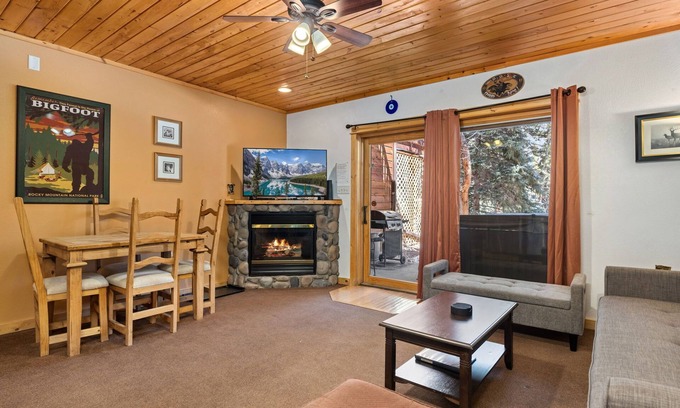 Fall River Estates Condo | Bugle Pointe B16 (Private Hot tub) River Views!