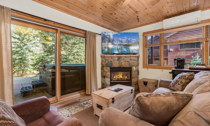 Fall River Estates Condo | Bugle Pointe B20 (Private Hot tub) River Views!