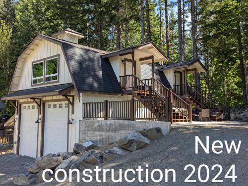 Packwood Apartment | Bugling Elk Bungalow