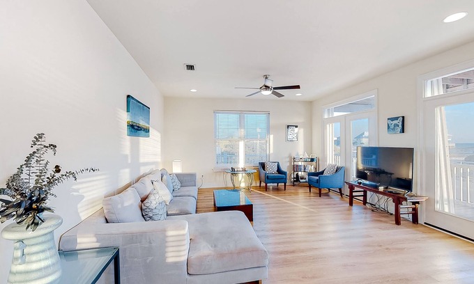 Morgantown House | Bulldog Beach House | 2 Gulf-View Balconies | 2 Pools, Tennis, Steps to Shore