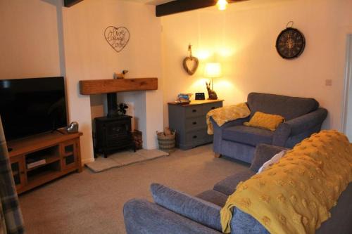 Fence House | Bumblebee Cottage nestled in stunning countryside.