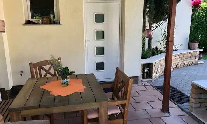 Mahlsdorf Apartment | Bungalow 'Auszeit' with Private Terrace