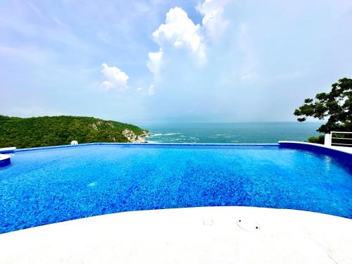 Puerto Angel Villa | Bungalow frente a la playa estrene alberca nueva con increíble vista infinita al mar, 8 hermosas playas cercanas, terraza con cama de playa, espectacular vista al inmenso océano pacífico, 2 kayack disponibles, nómadas digitales Starlink WiFi 224 mbps