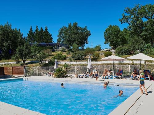 Mauroux House | Bungalow in France with Private Garden