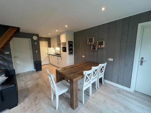 Stramproy House | Bungalow in Limburg near Nature Reserve, cleaning included