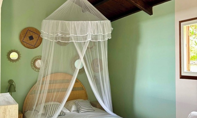 Capesterre-Belle-Eau House | Bungalow near Carbet Falls with Jacuzzi