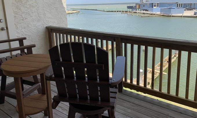 Harbor Oaks Condo | Bungalow on the Bay!
