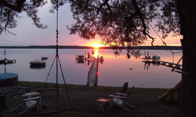Saratoga Springs House | Bungalow, suites or home on East Side of Saratoga Lake The Best Of All Worlds