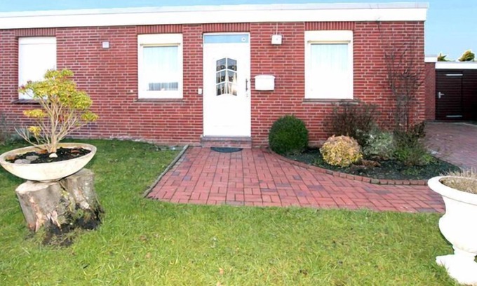 Dornumersiel House | Bungalow sunbathers, Dornumersiel