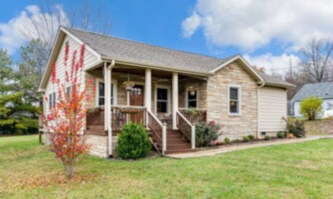 Black Mountain House | Bungalow totally remodeled and customized for your visit.