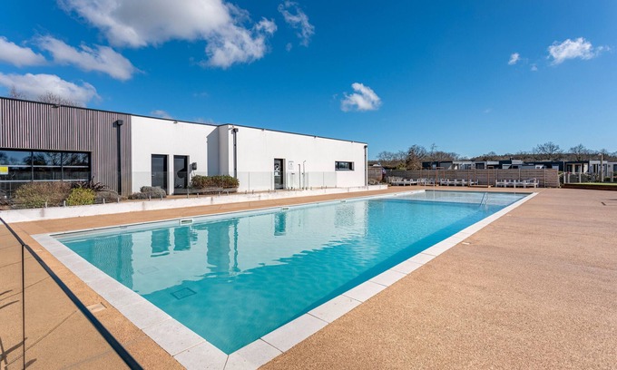 Sainte-Foy House | Bungalow 'Trois Chambres En Campagne' with Shared Pool, Wi-Fi and Air Conditioning