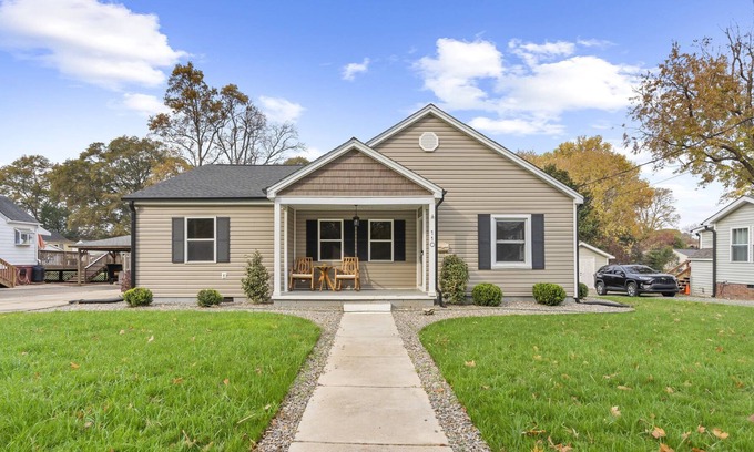 Belmont House | Bungalow Walking Distance to Main St & Heated Pool