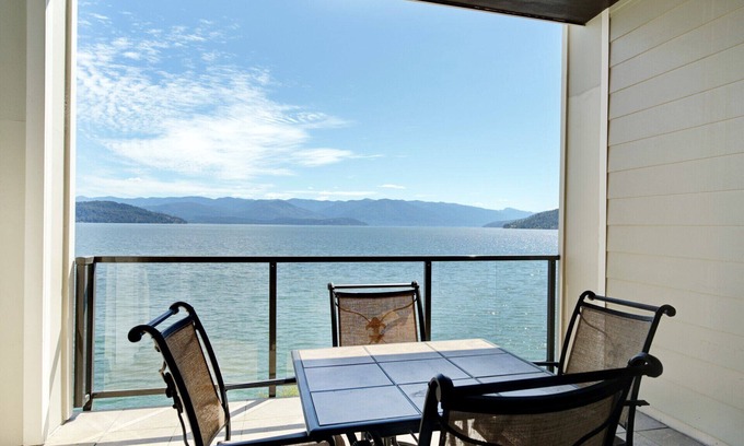 Sandpoint Condo | Bunk Beds & Sleeper Sofa - Seasons at Sandpoint