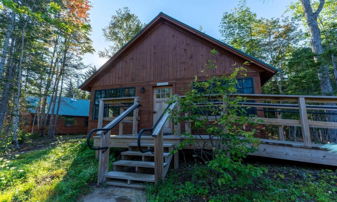 Greenville Ski Chalet | Bunk in shared room with shared bathroom