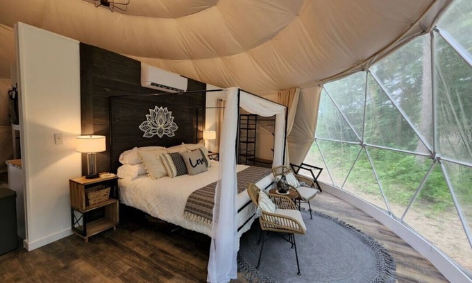 Carbon Hill House | Bunny Bungalow Romantic Getaway in a spacious Geodome