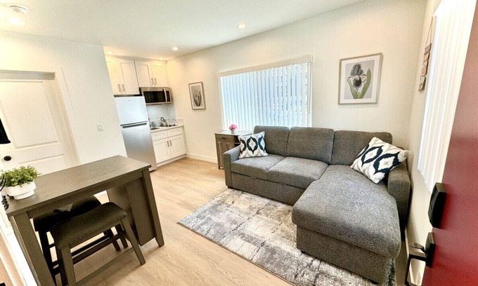 Burbank Apartment | Burbank Comfort Near Studios & Hollywood lifestyle