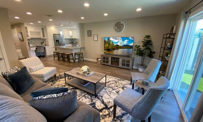 Burbank House | Burbank Luxury 2-Story Home with Amazing Views!