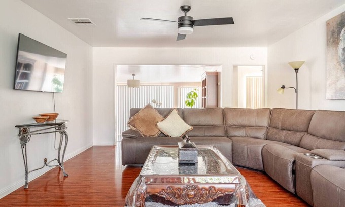 Burbank House | Burbank Starlight Hills