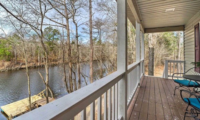 Burgaw House | Burgaw Getaway w/On-Site River Access!