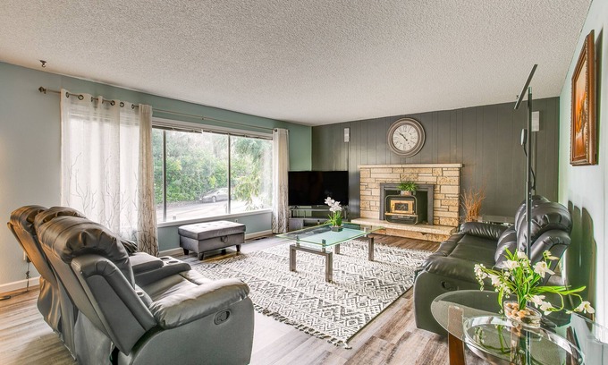 SeaTac House | Burien Getaway: 12 Mi to Downtown Seattle!