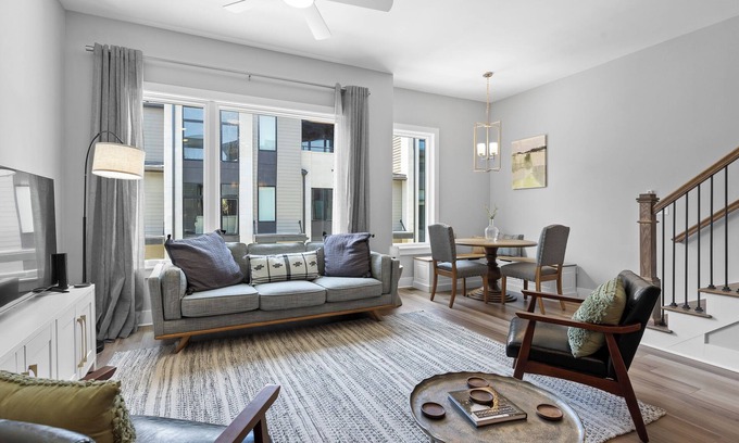 Chattanooga House | Burnside Beauty! Work or play- this is the place to stay! Near downtown, fun!