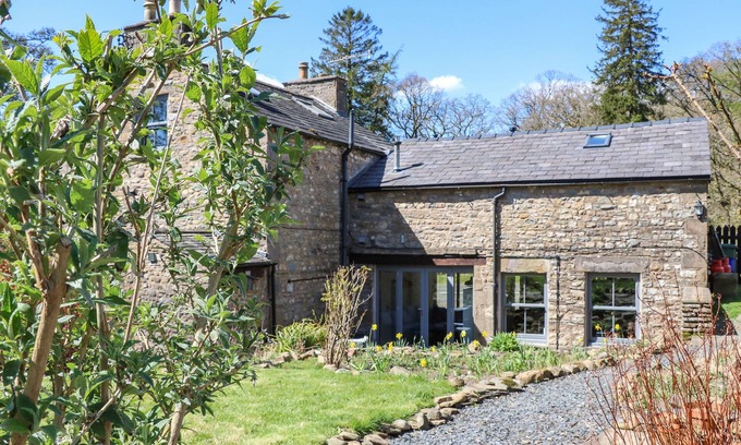 Sedbergh Cottage | BURNT MILL COTTAGE, pet friendly, with open fire in Sedbergh