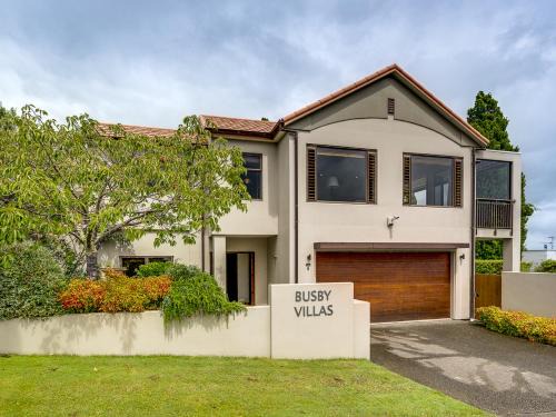 Havelock North House | Busby Hill Villa - Havelock North Holiday Home